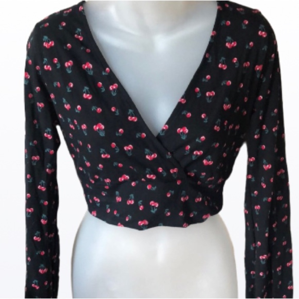 Wild Fable crop top Stretchy NWT size small cherry design